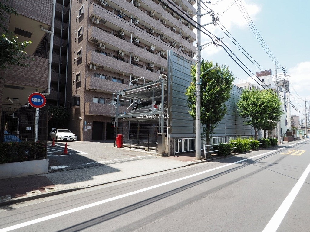ライオンズプラザ本蓮沼　駐車場出入口