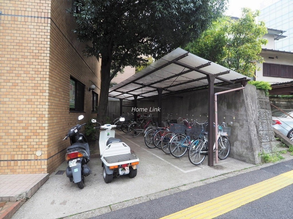 ライオンズマンション大山氷川町　バイク置場