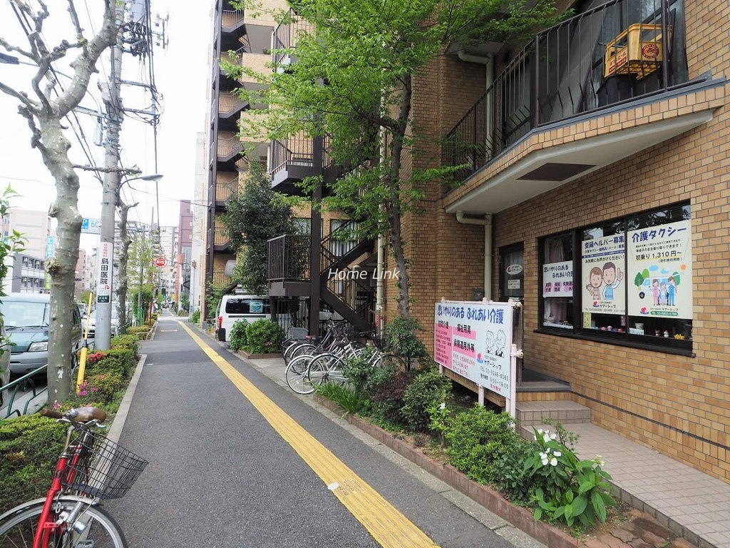 ライオンズマンション大山氷川町　エントランス前歩道