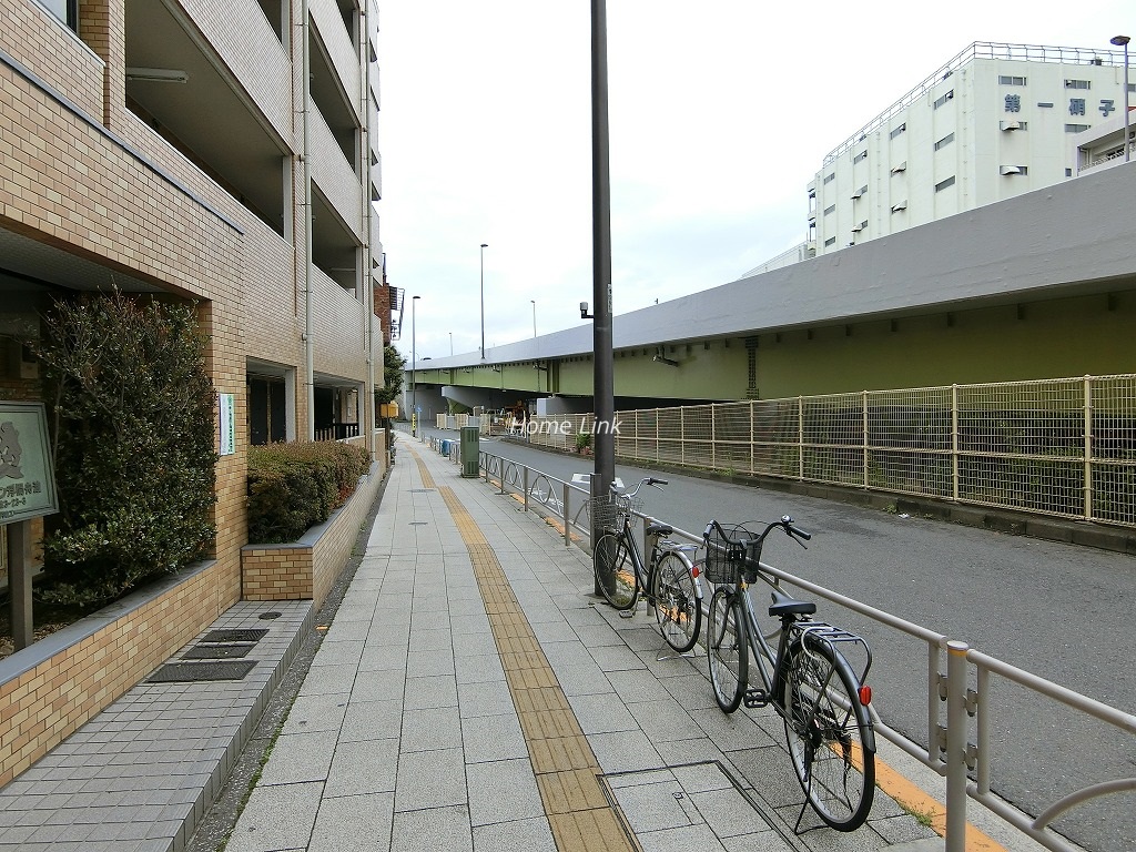 ライオンズマンション浮間舟渡　前面道路