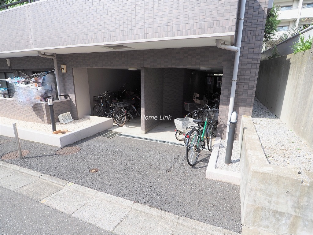 レーベンハイム赤塚公園　駐輪場
