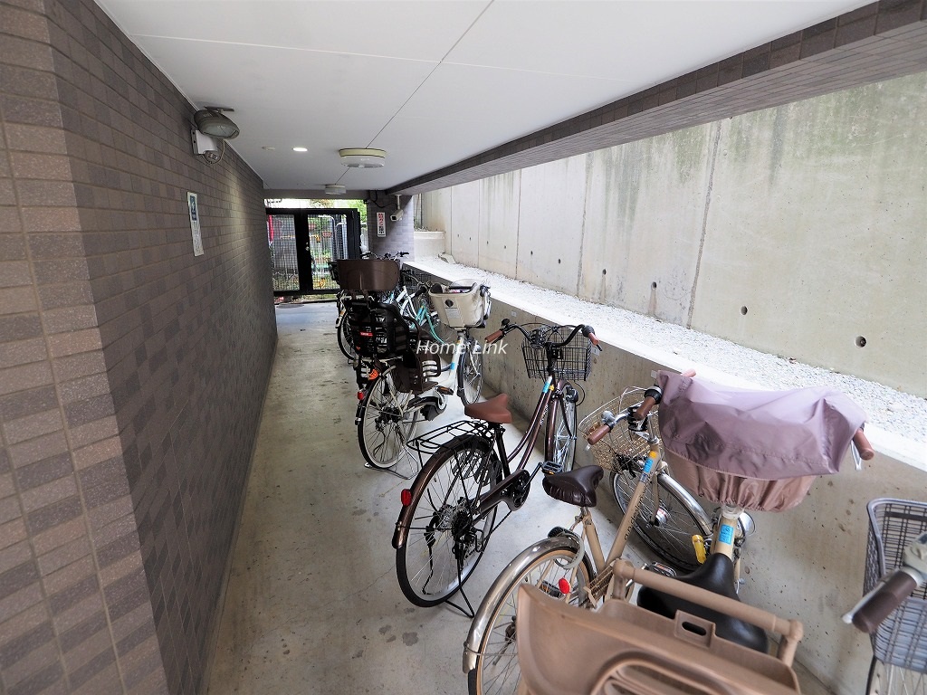 レーベンハイム赤塚公園　駐輪場