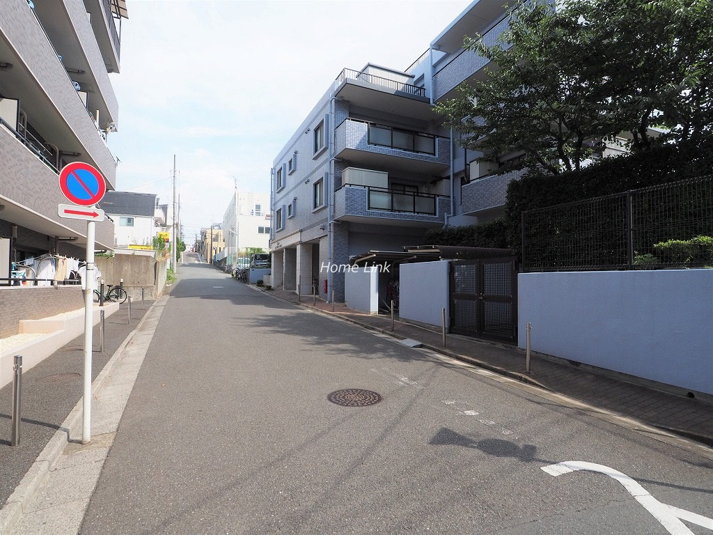 レーベンハイム赤塚公園　前面道路