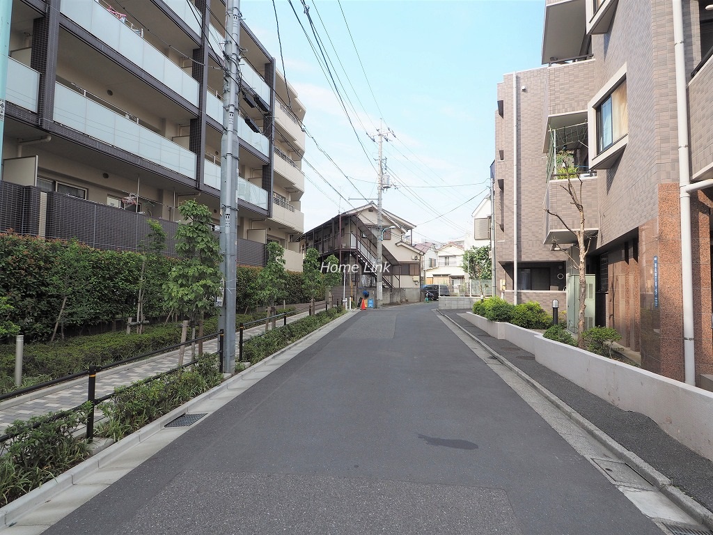 レーベンハイム赤塚公園　前面道路