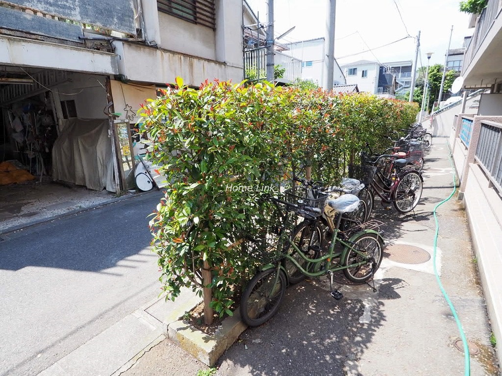 ヴィラ若木　駐輪場