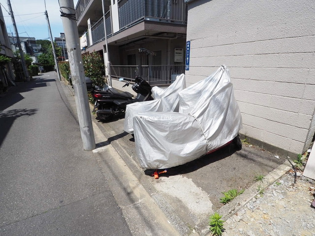ヴィラ若木　バイク置場