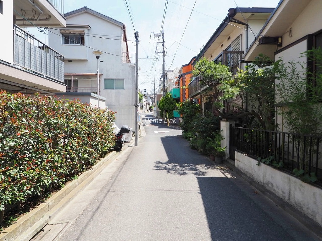 ヴィラ若木　前面道路