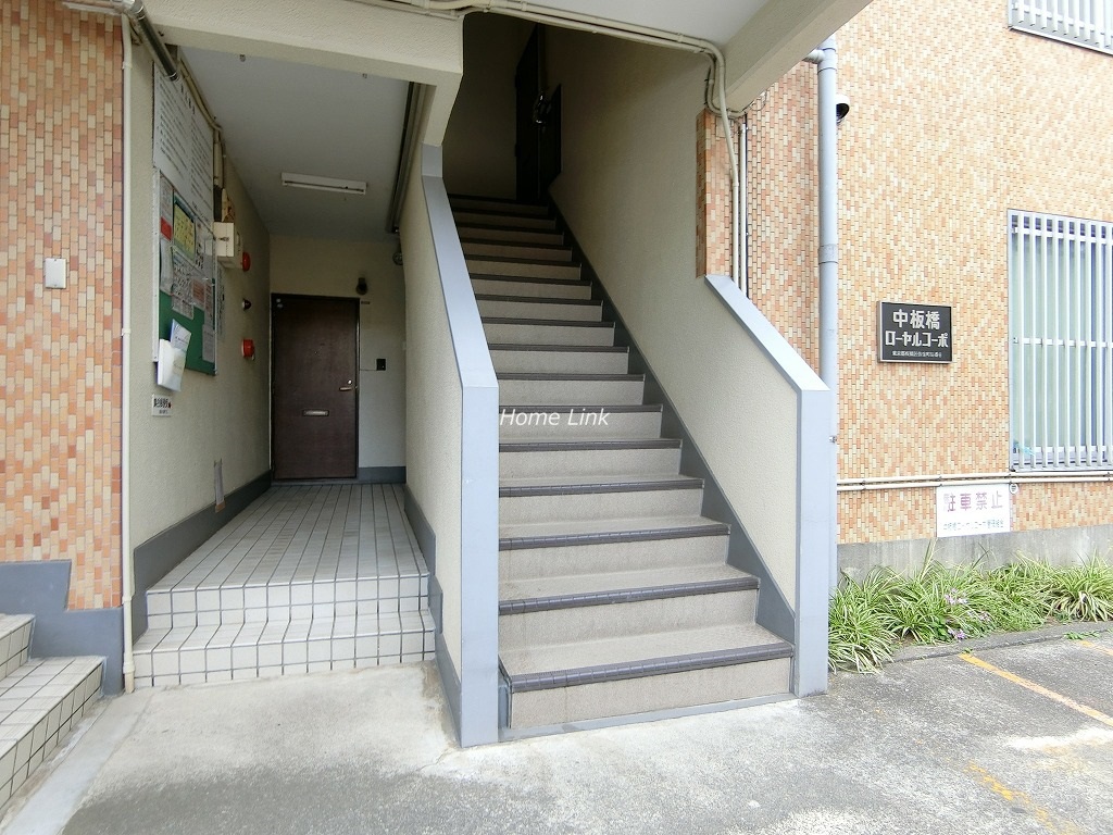 中板橋ローヤルコーポ　階段