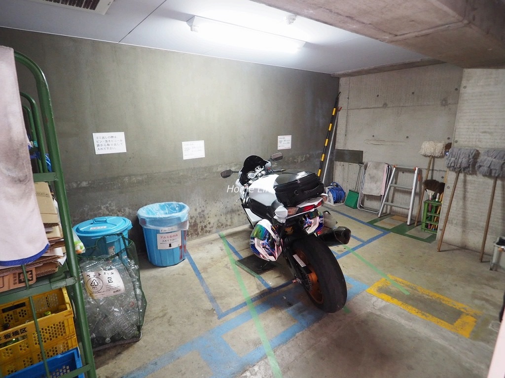 朝日クレス・パリオ大山　バイク置場