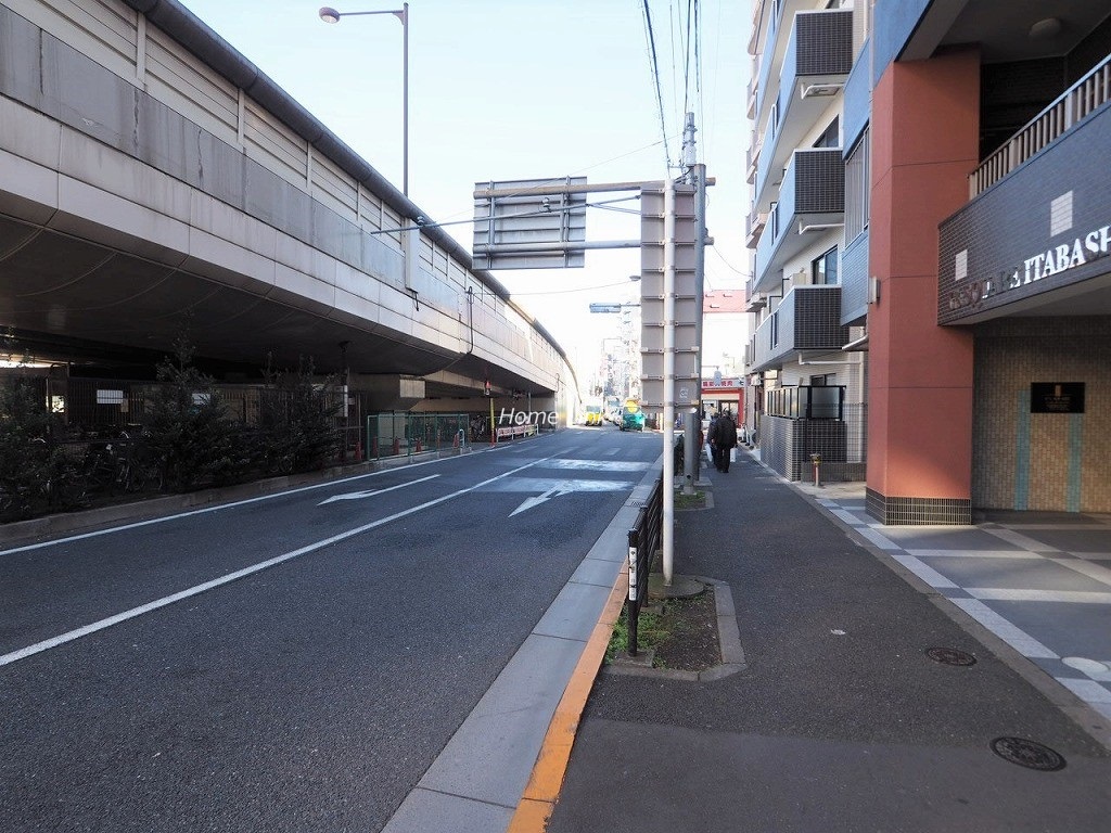 シーズスクエア板橋本町　前面道路