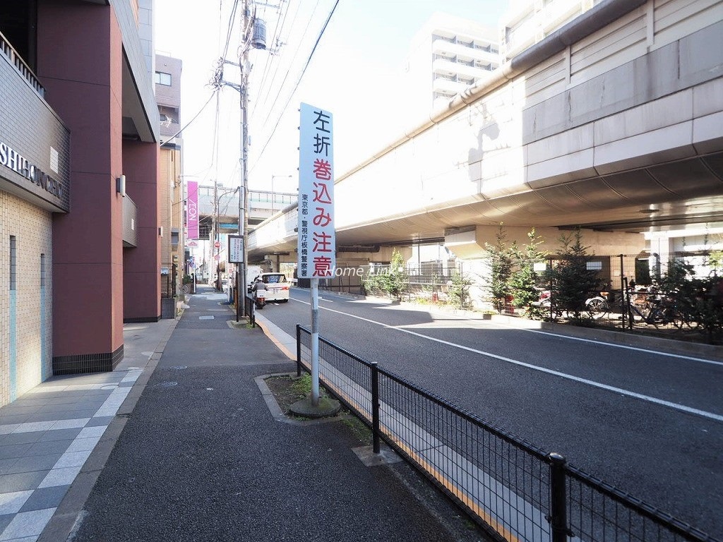 シーズスクエア板橋本町　前面道路