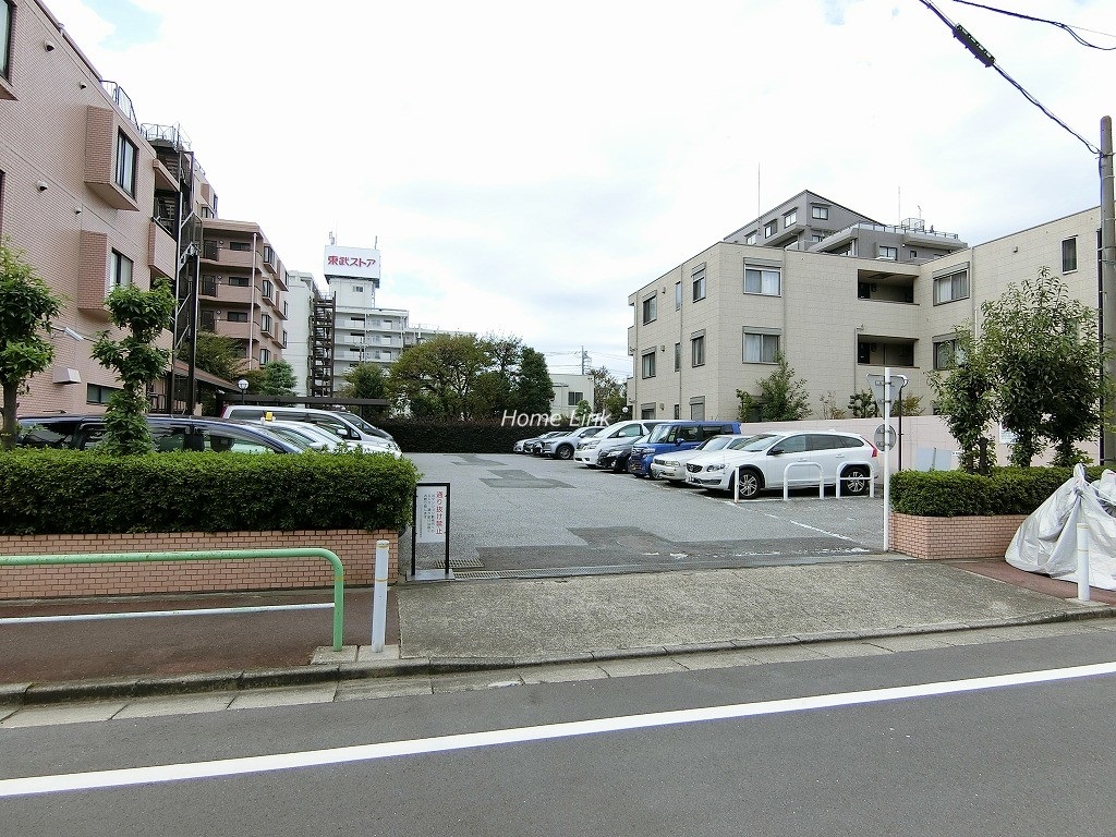 パシフィック小豆沢　駐車場出入口