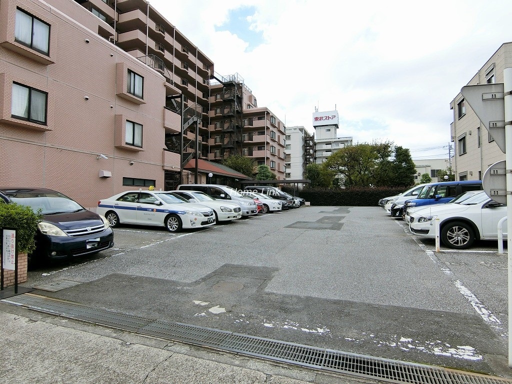 パシフィック小豆沢　駐車場