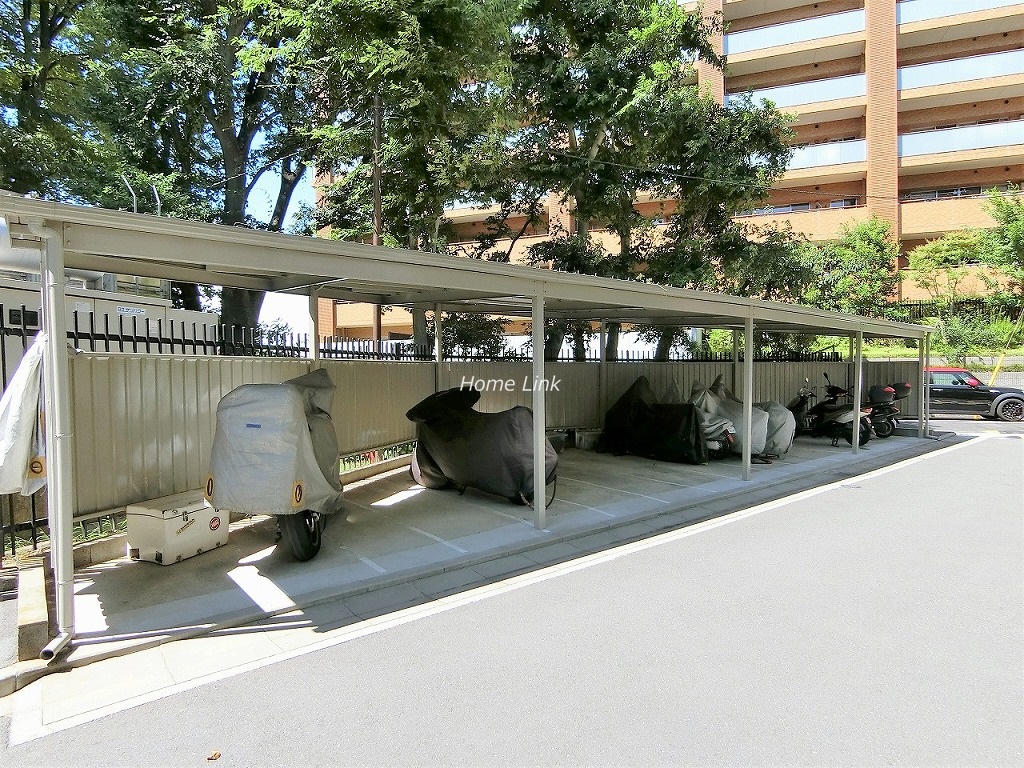 成増ハウス　バイク置場