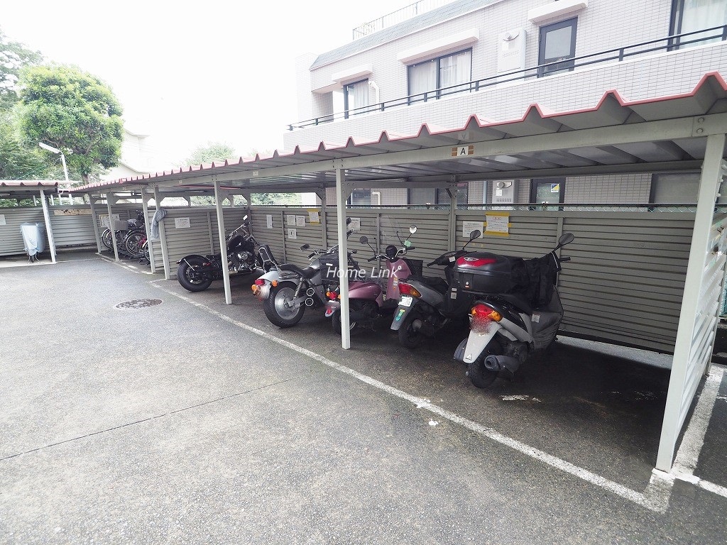 板橋中台マンション　バイク置き場