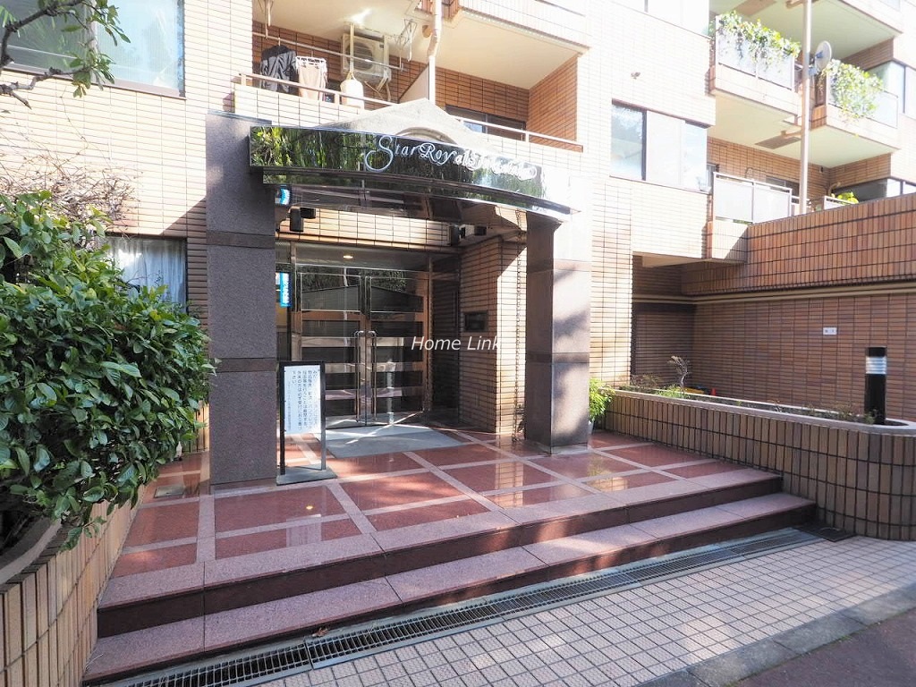 スターロワイヤル常盤台・壱番館 エントランス前