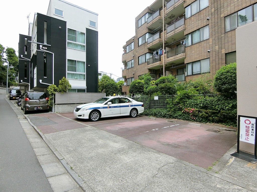 スターロワイヤル常盤台・壱番館 駐車場