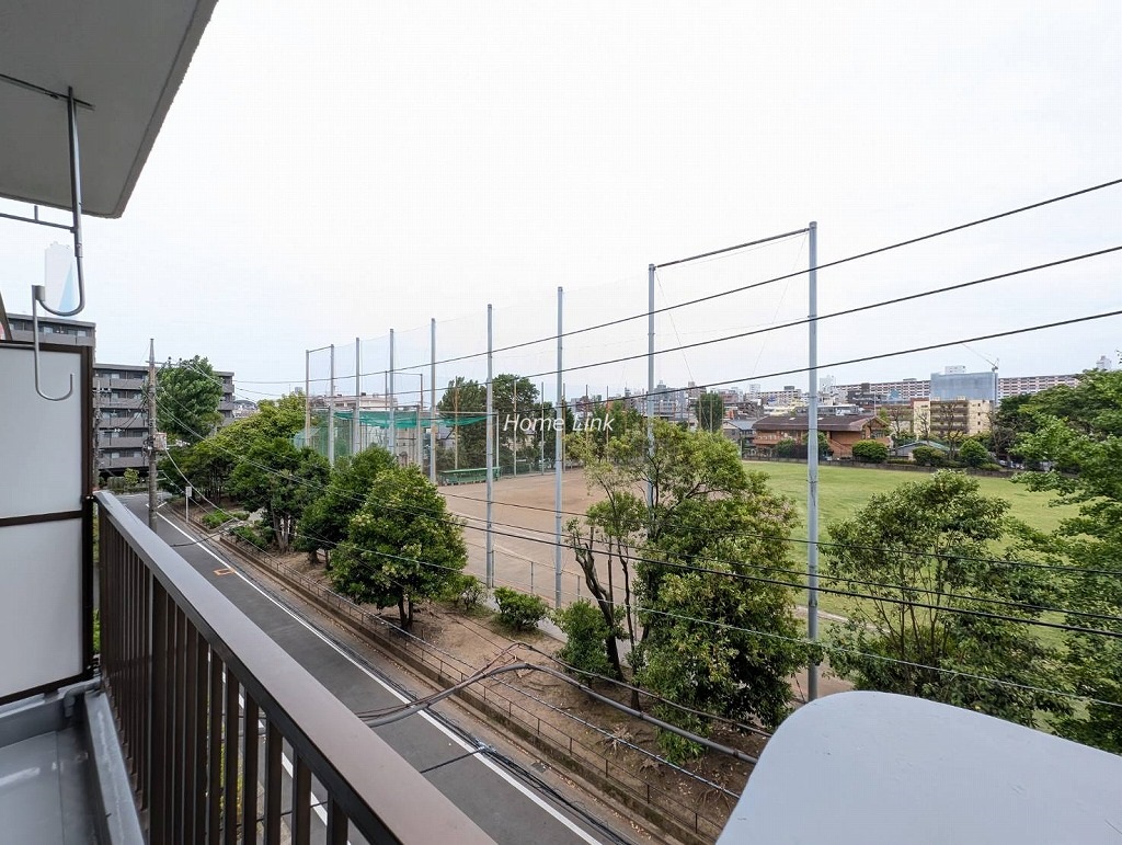 パークハイツ高島平3階 バルコニー前は徳丸ヶ原公園
