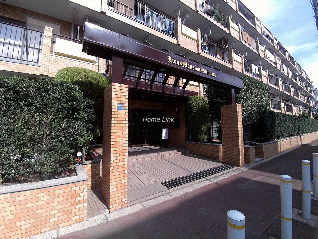 ライオンズマンション成増　エントランス前