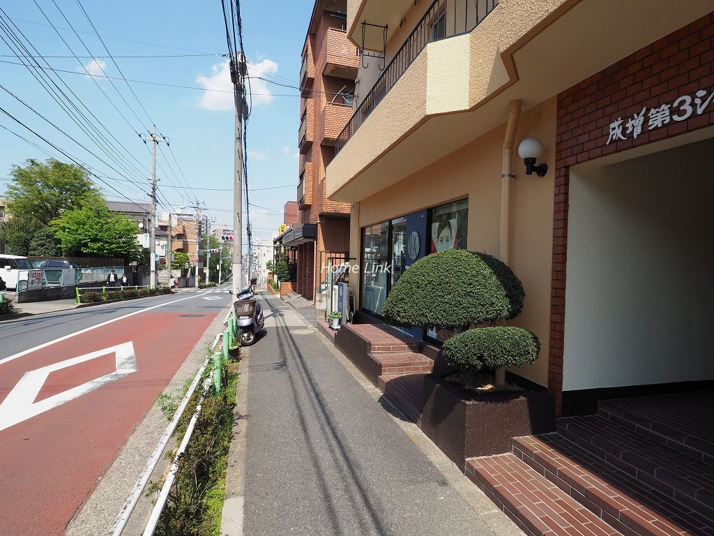 成増第3シャトレ　前面道路歩道