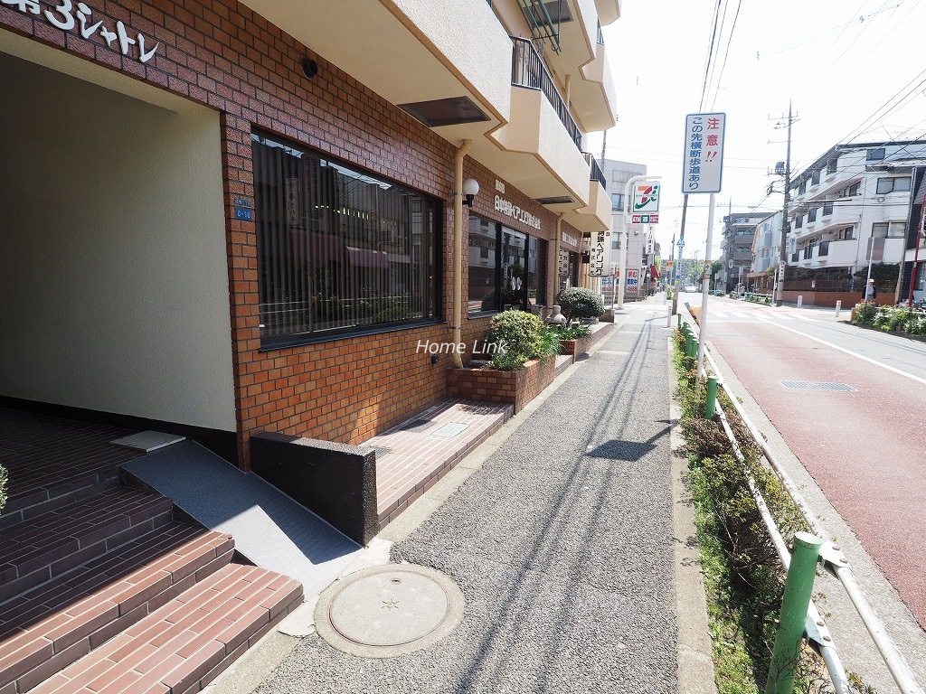 成増第3シャトレ　前面道路歩道