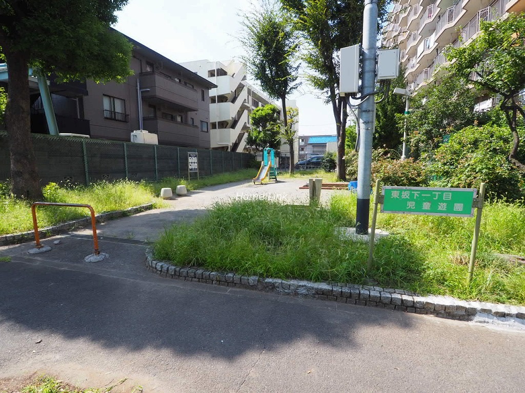 洋伸小豆沢公園マンション 向かい側公園