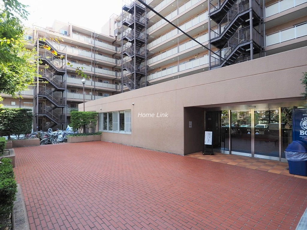 洋伸小豆沢公園マンション エントランス前