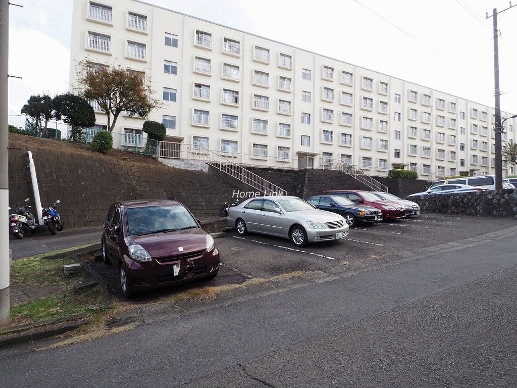 若木住宅3号棟 駐車場