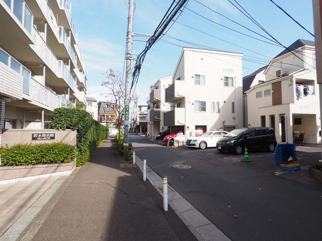 若木原公園サニーハイツ　前面道路歩道