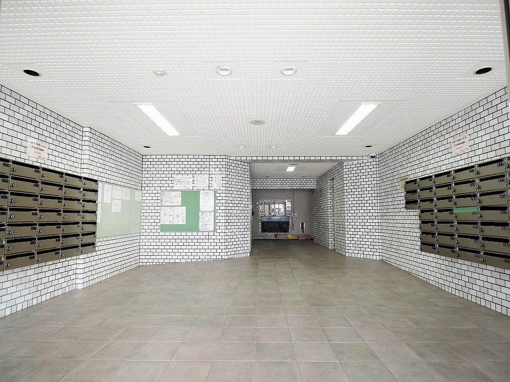 若木原公園サニーハイツ　エントランスホール