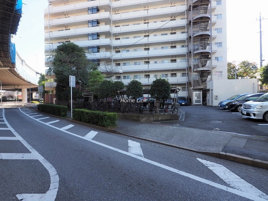 シティコープ本蓮沼 駐車場出入口