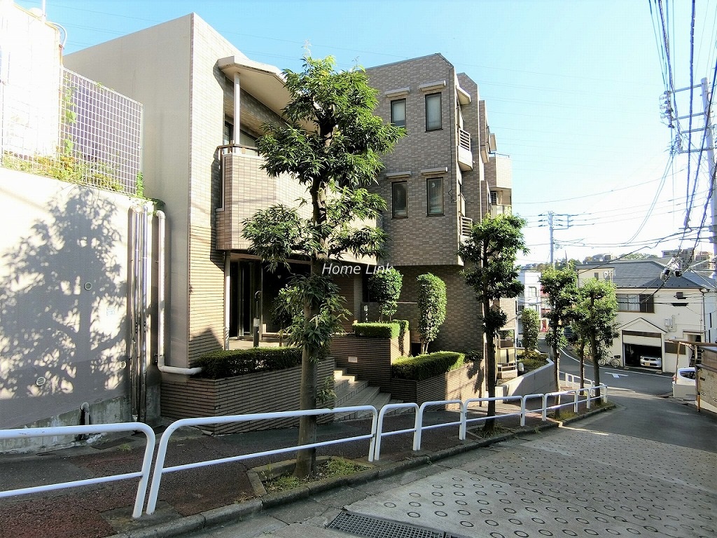 チサンマンション板橋徳丸　傾斜地に立地