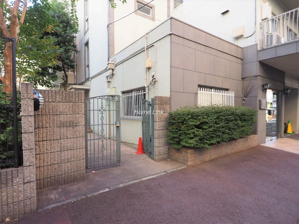 ライオンズマンション大山　駐輪場出入口