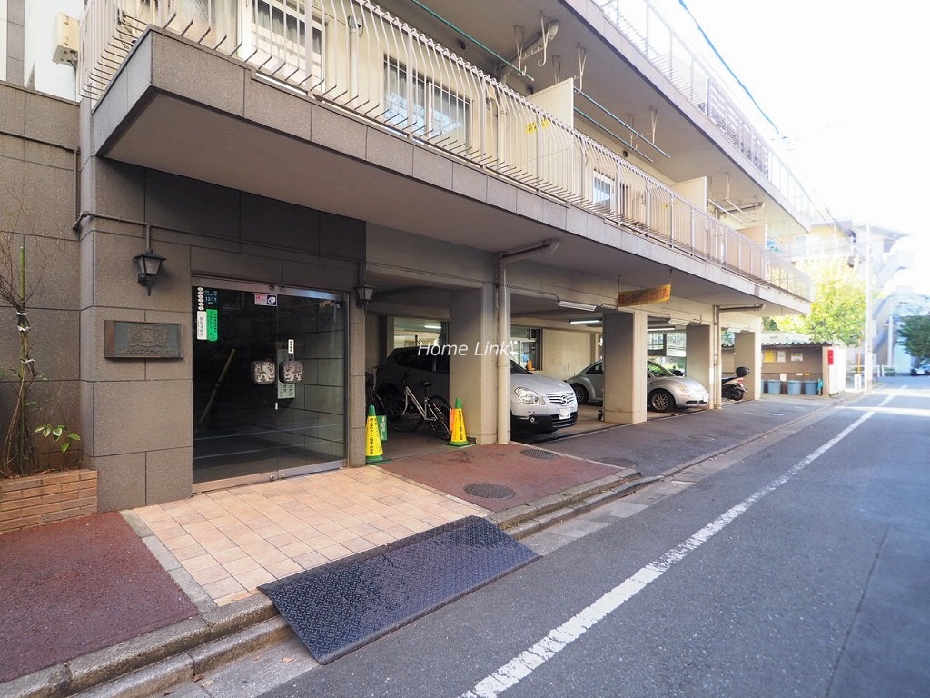 ライオンズマンション大山　エントランス前