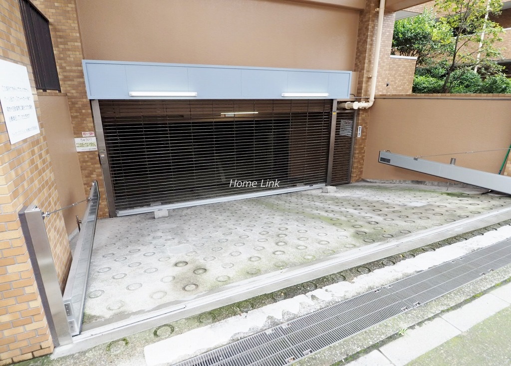 ライオンズマンション板橋中丸町 駐車場出入口