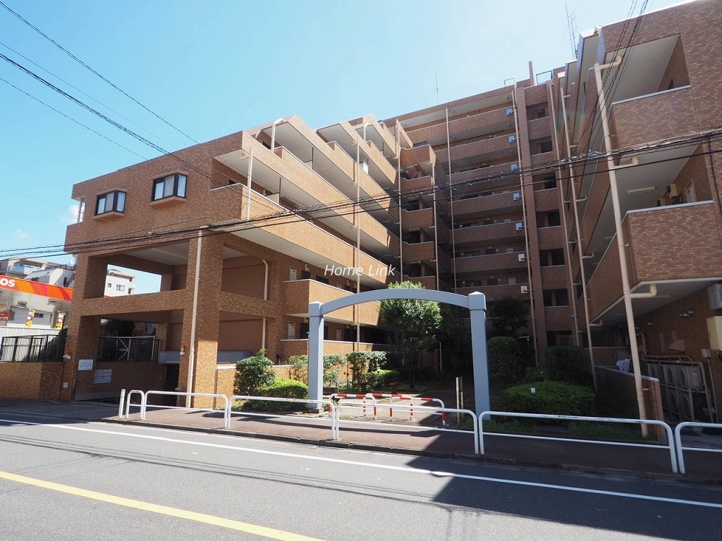 ライオンズマンション板橋中丸町 エントランス前