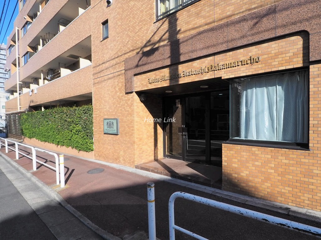 ライオンズマンション板橋中丸町 エントランス前