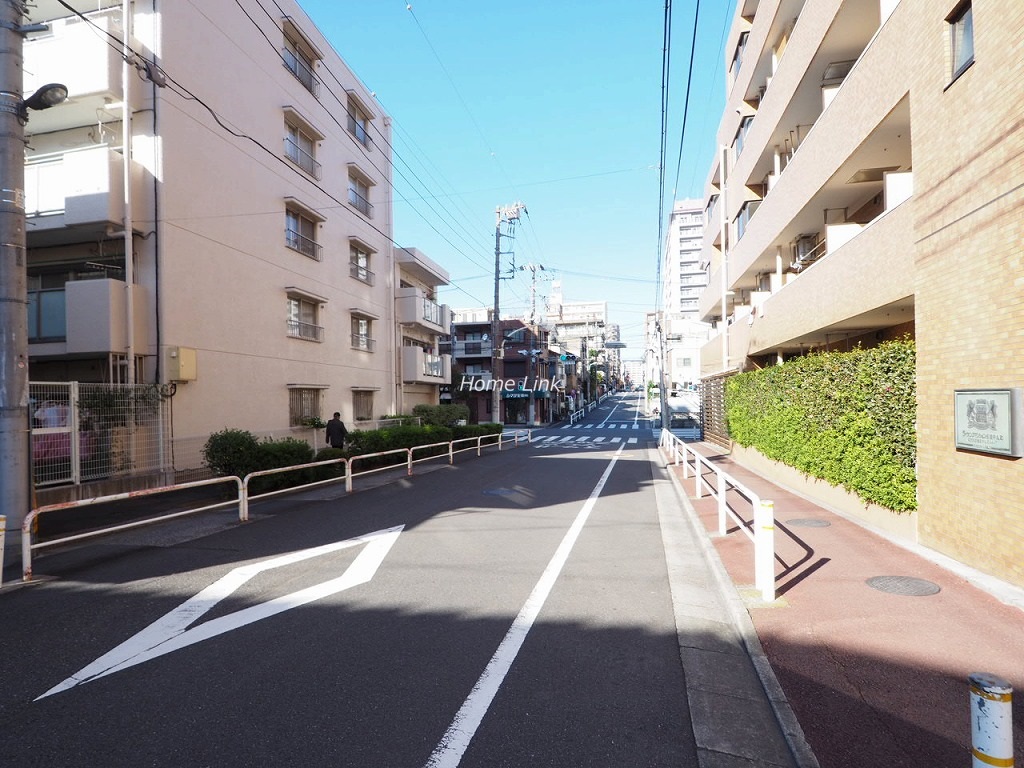 ライオンズマンション板橋中丸町 前面道路歩道