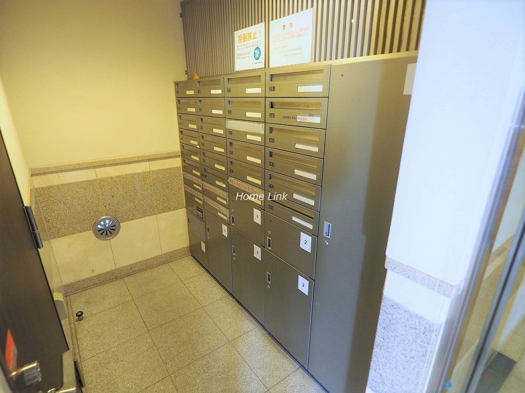 ラ・グラース板橋区役所前 ポストと宅配ボックス