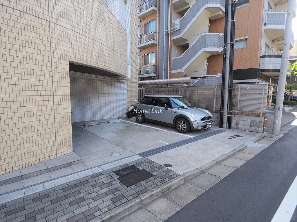 ラ・グラース板橋区役所前 駐車場
