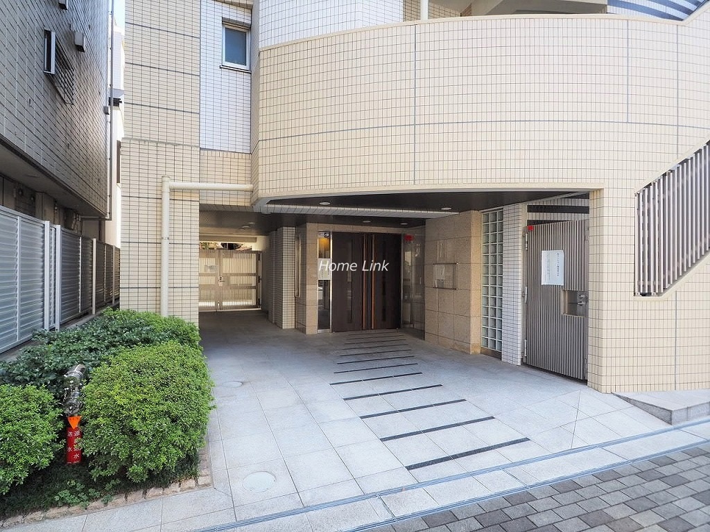 ラ・グラース板橋区役所前 エントランス前