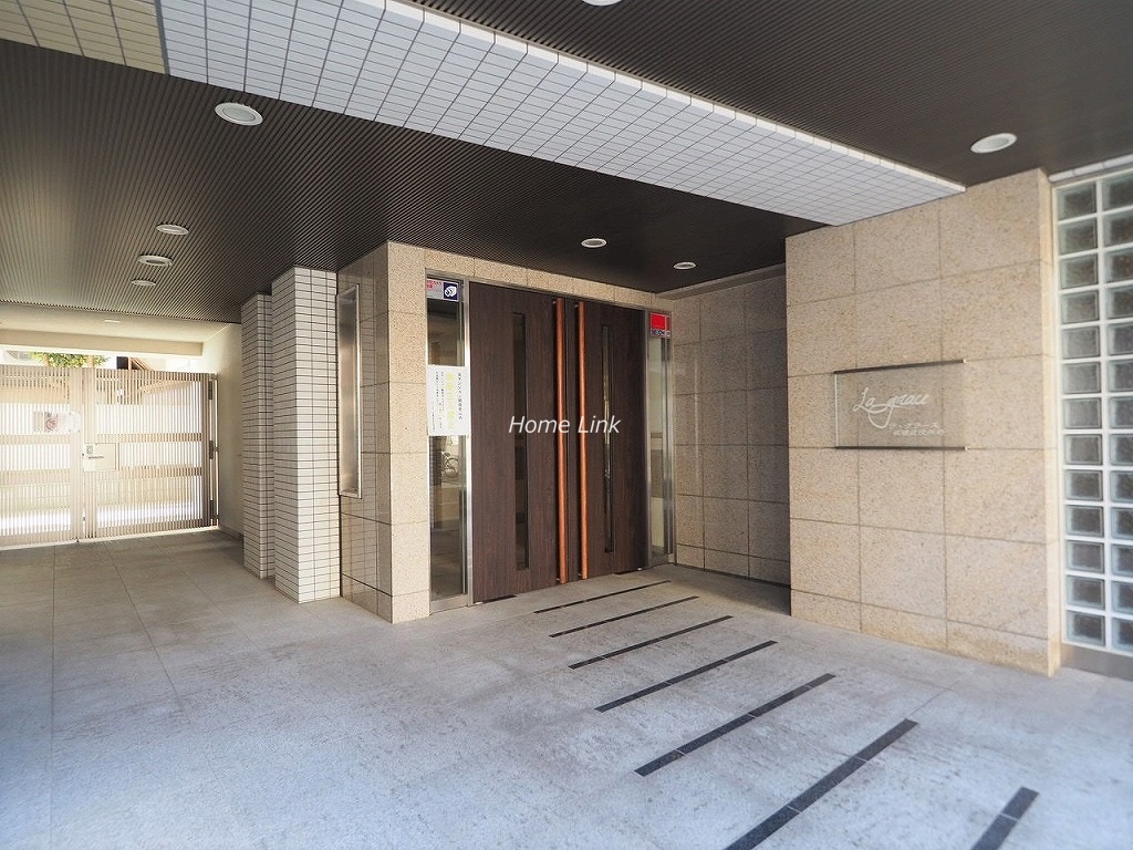 ラ・グラース板橋区役所前 エントランス前