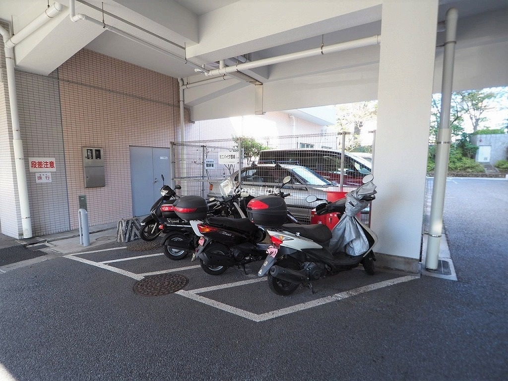 リプレ川口一番街6号棟　バイク置場