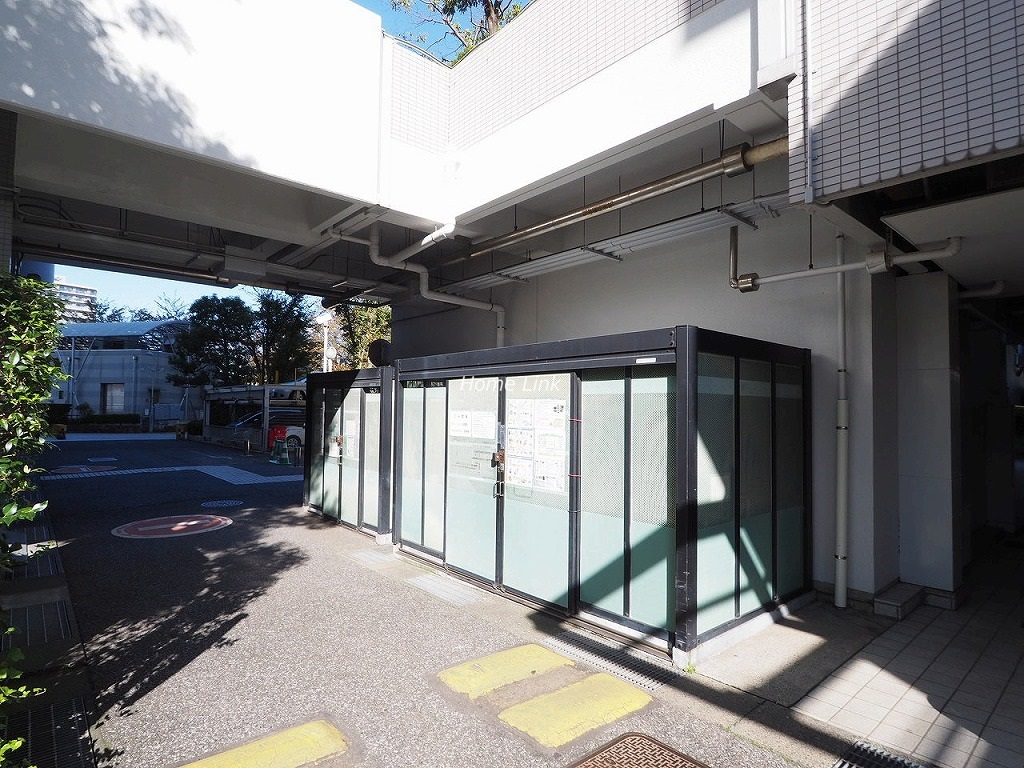 リプレ川口一番街6号棟　ゴミ置き場
