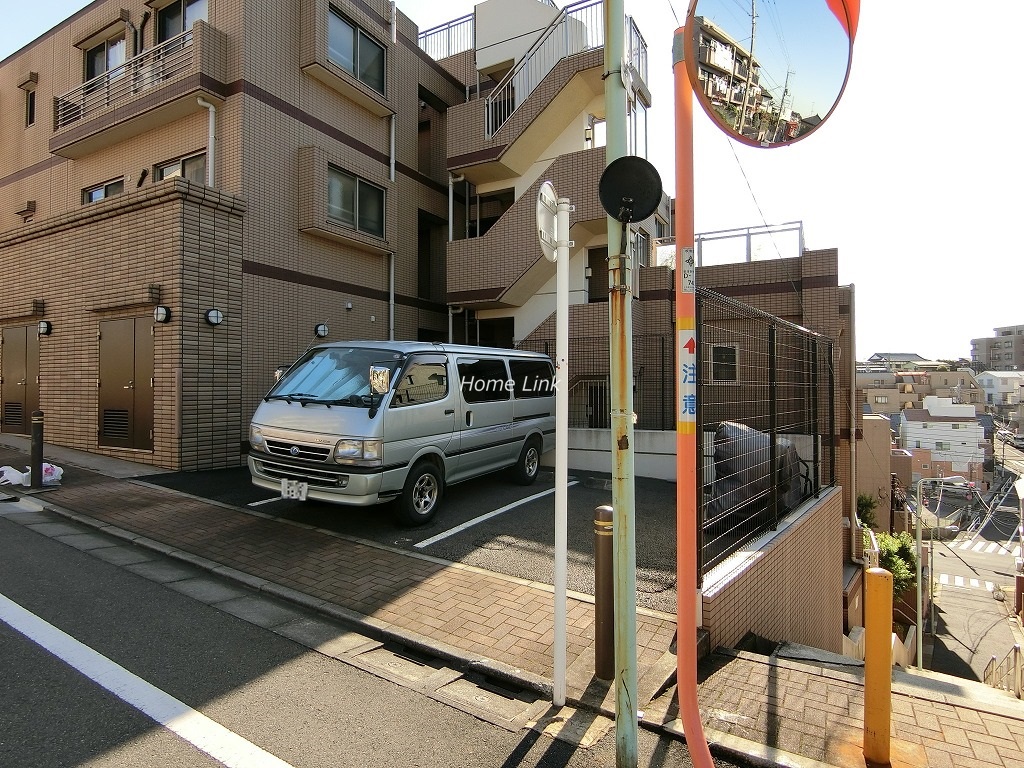日神パレステージ東武練馬台東館　駐車場