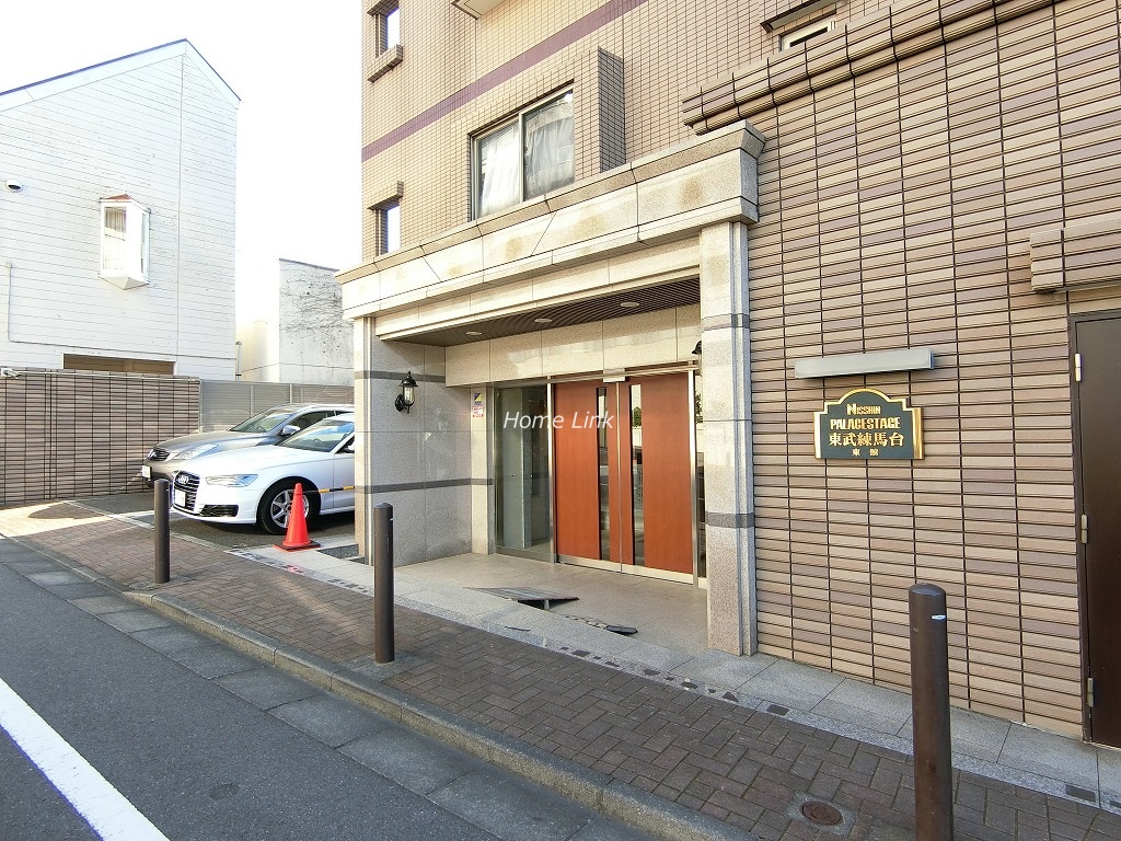 日神パレステージ東武練馬台東館　エントランス前