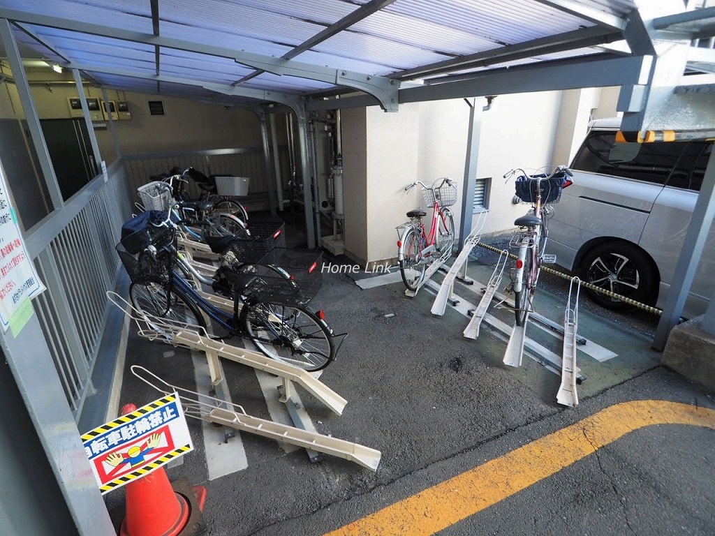 あずさわグランドハウス 駐輪場