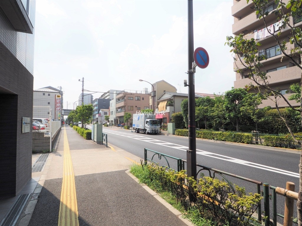 ダイナシティ浮間公園 前面道路歩道