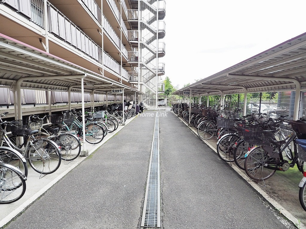 小豆沢パークファミリアA棟　駐輪場