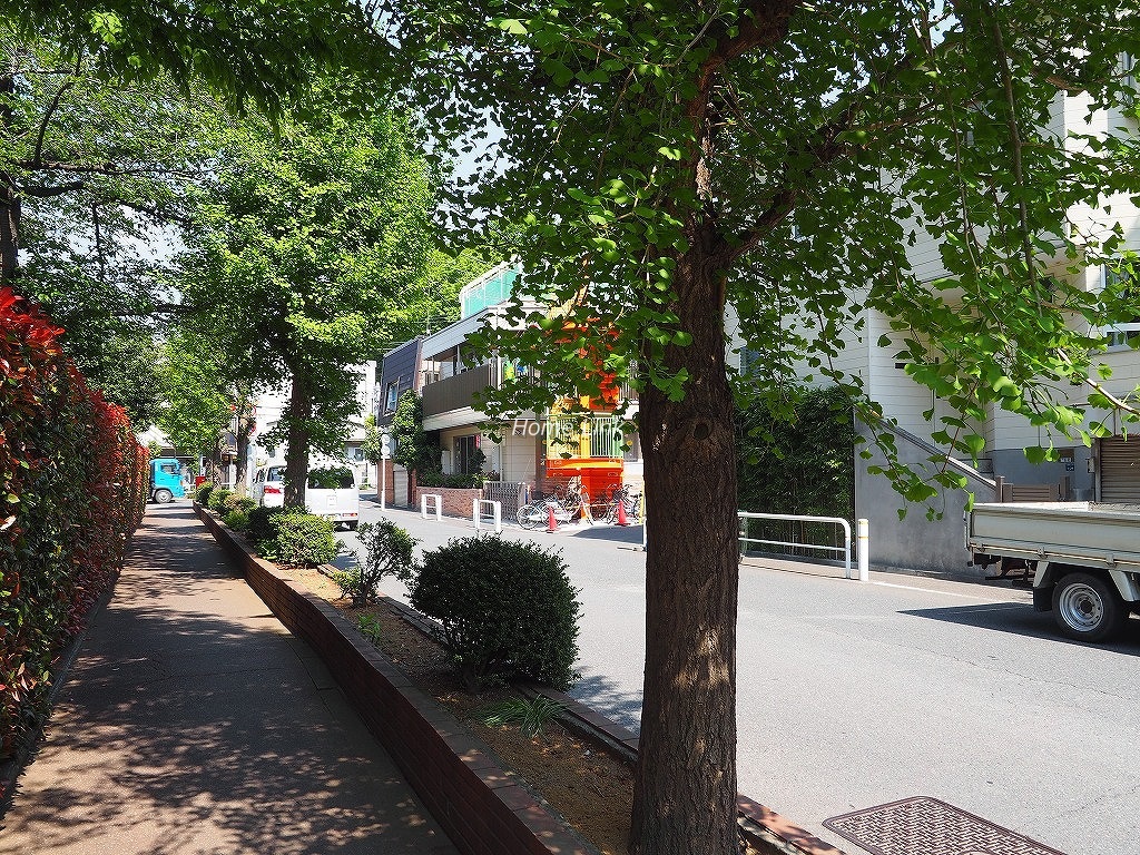 小豆沢パークファミリアA棟　前面道路歩道